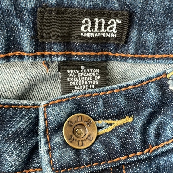 a.n.a. Curvy Jeans - Picture 3 of 4